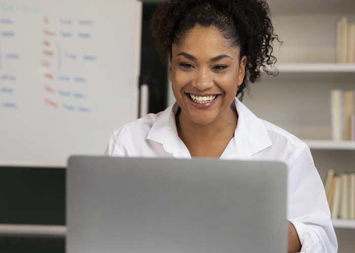 medium-shot-smiley-woman-with-laptop